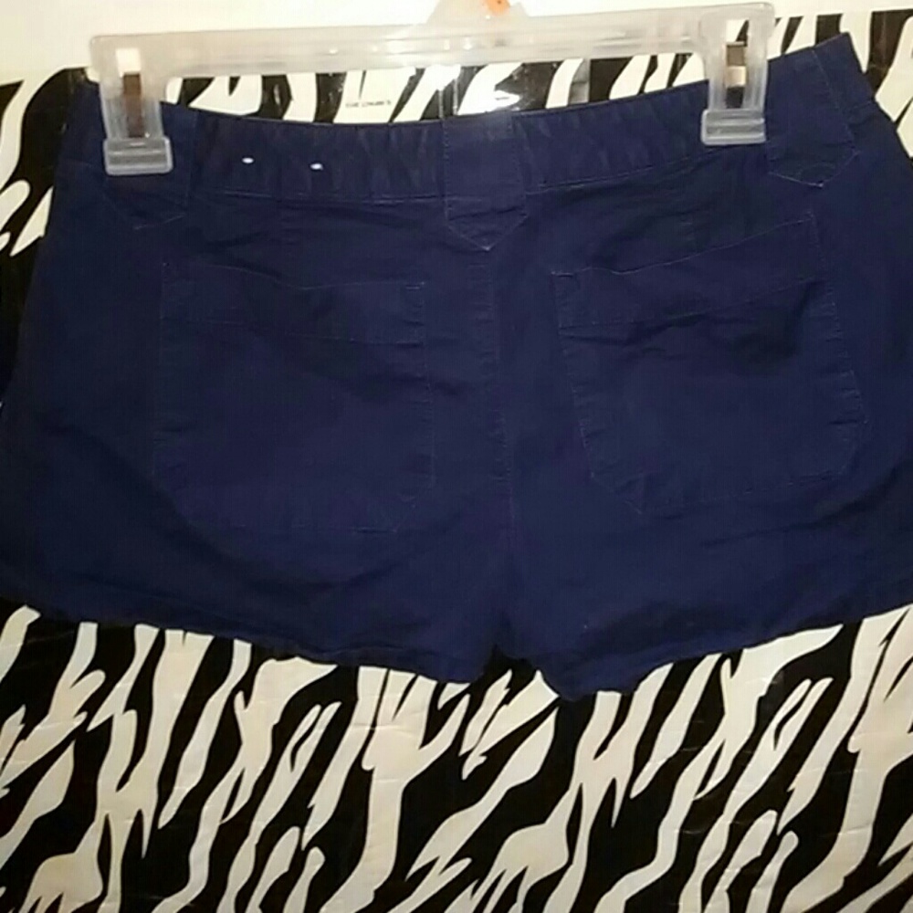 Shorts - Picture 3 of 4